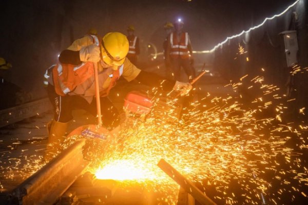 赢赢顺配资 轨道交通4号线西延伸段顺利“轨通” 看看串起哪些组团