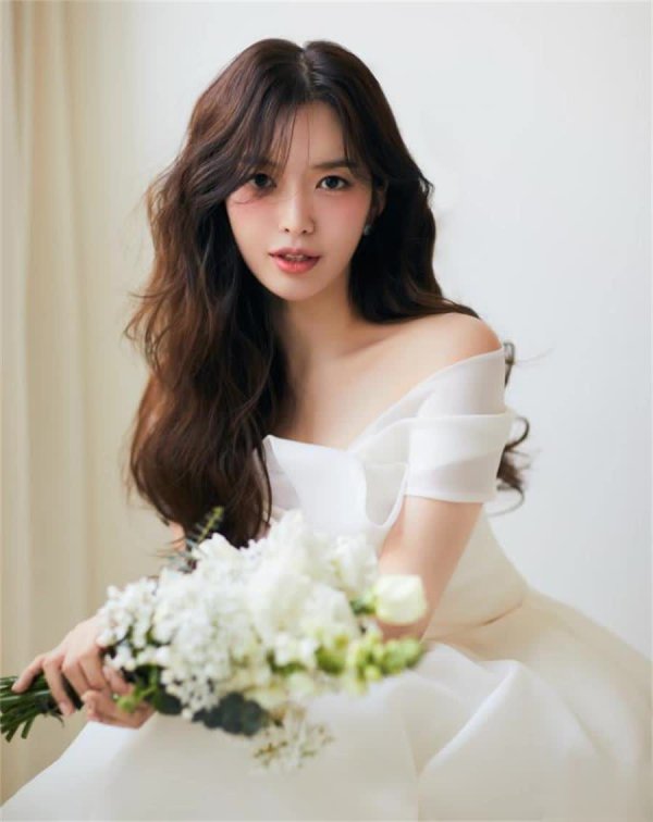 豪资随配 韩女星林到婲与不知名演员宋义焕大婚，AOA仅3成员到场