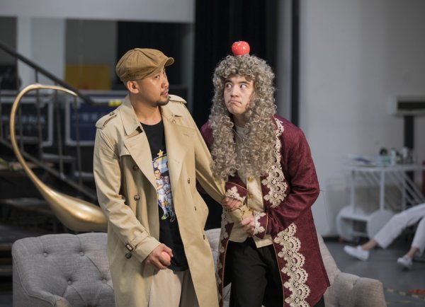 升鸿网 国话复排话剧《物理学家》明日上演，为何 “悬疑+喜剧”的底色是反法西斯？