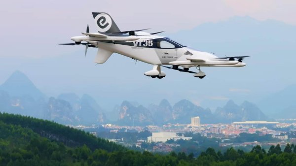 凤凰策略 全球首发！亿航智能长航程载人航空器VT35正式亮相